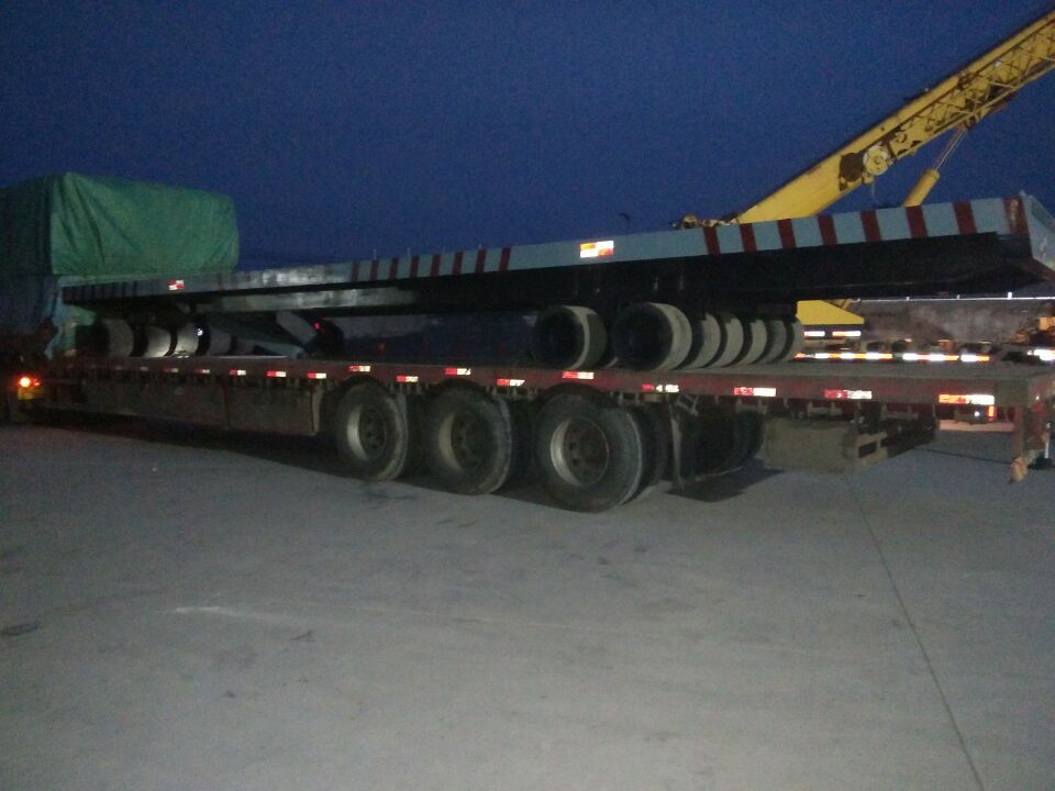 廠家定制平板拖車，平板拖掛車，平板車，牽引平板車，場(chǎng)內(nèi)運(yùn)輸車