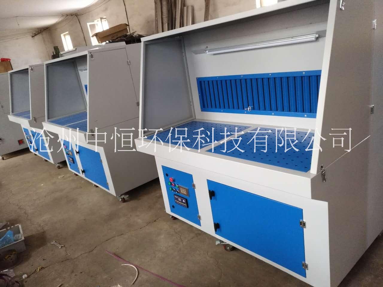 打磨工作臺(tái)打磨拋光工作臺(tái) 車間除塵工作臺(tái) 品牌專業(yè)的設(shè)備!實(shí)用方便!－集塵工作臺(tái)