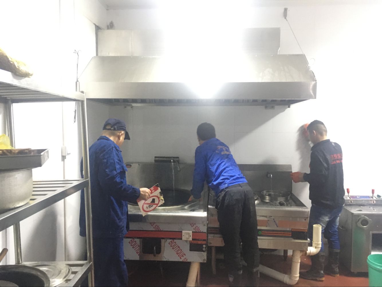 昆山錦溪鎮(zhèn)單位食堂油煙機(jī)清洗廚房排風(fēng)清洗
