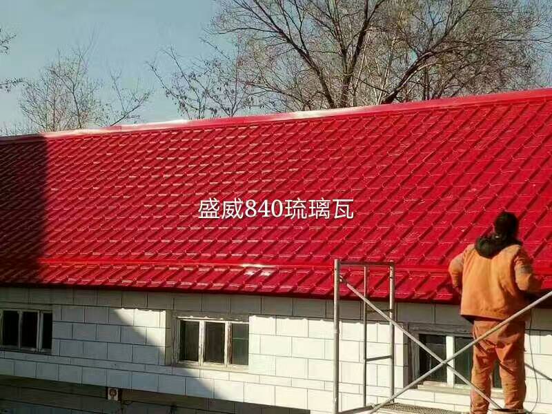 840琉璃瓦機(jī)    專業(yè)生產(chǎn)彩鋼瓦設(shè)備的廠家    質(zhì)量?jī)?yōu) 840琉璃壓型瓦機(jī)