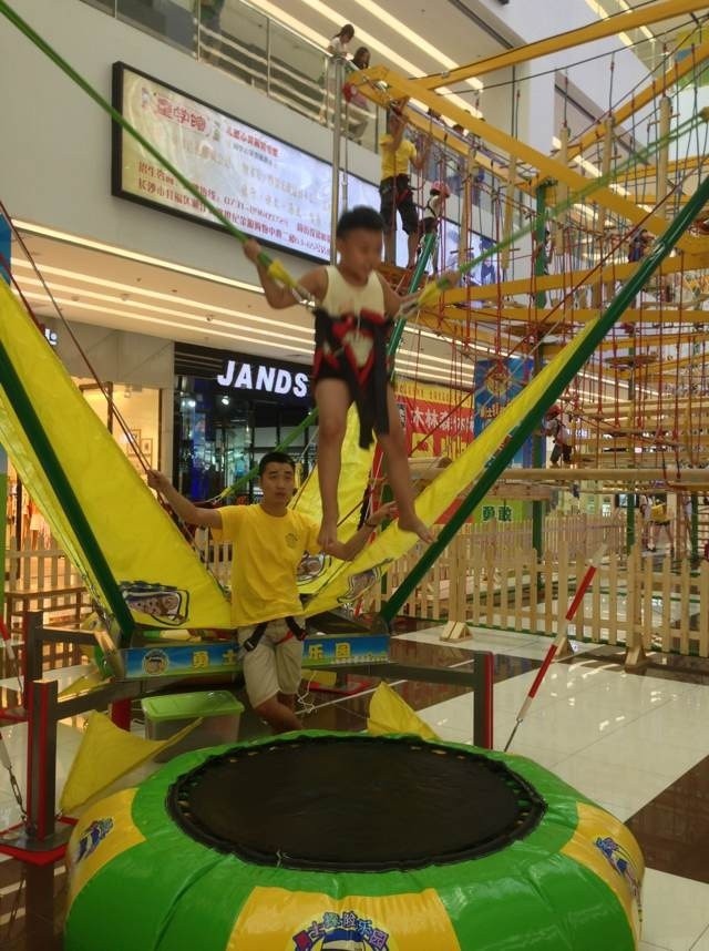 兒童拓展 蹦極