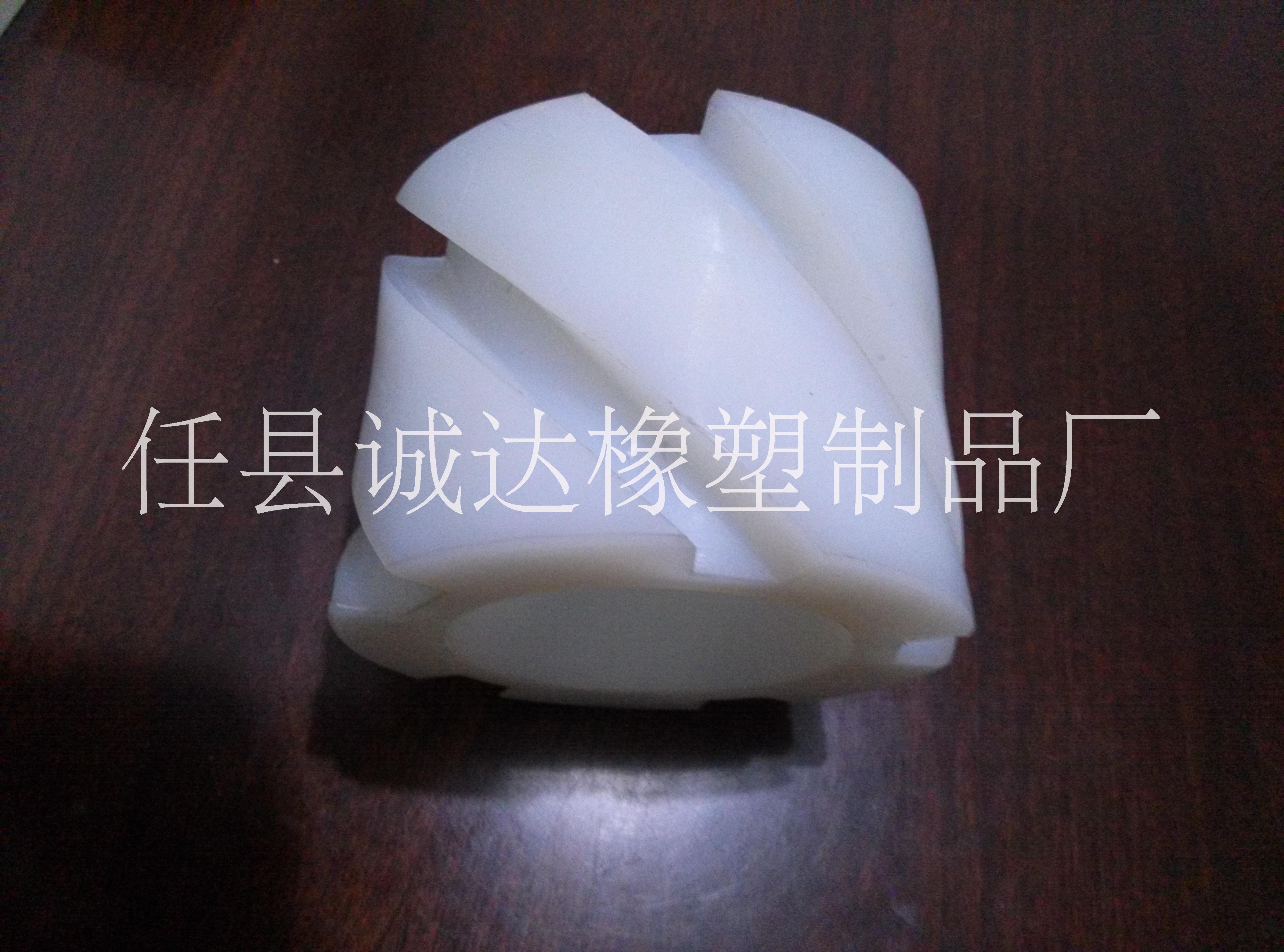 油田用樹脂扶正器，尼龍扶正器批發(fā)，河南抽油桿扶正器報價