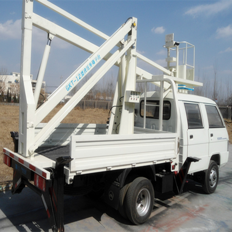 拖車曲臂式升降機(jī)