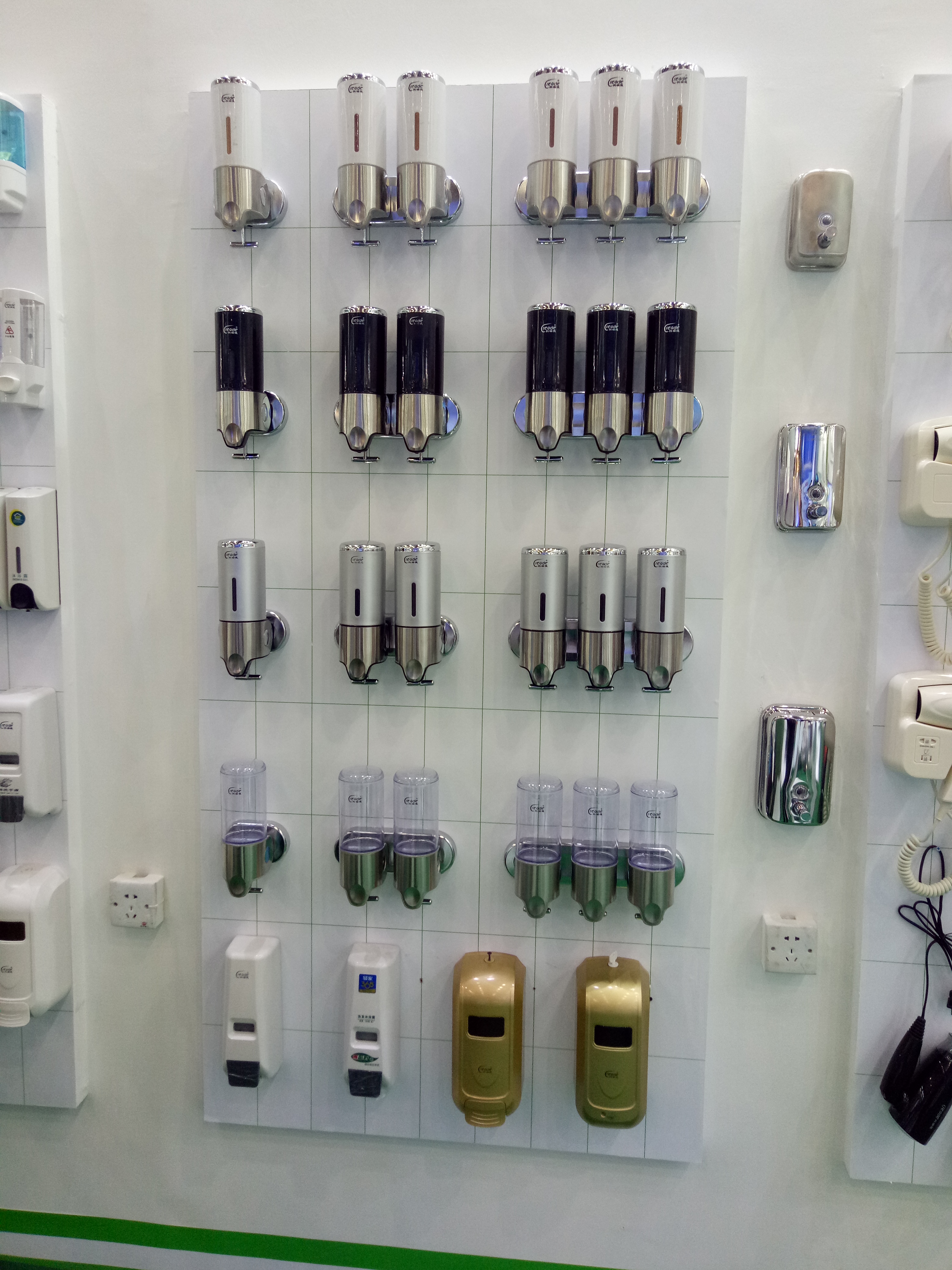 河南明科桑拿洗浴用品桶裝洗發(fā)水沐浴液一次性用品