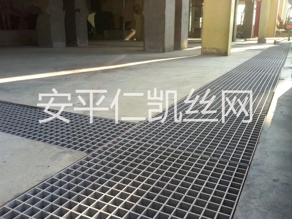 廠家供應(yīng)熱鍍鋅鋼格板 定做鋼格板