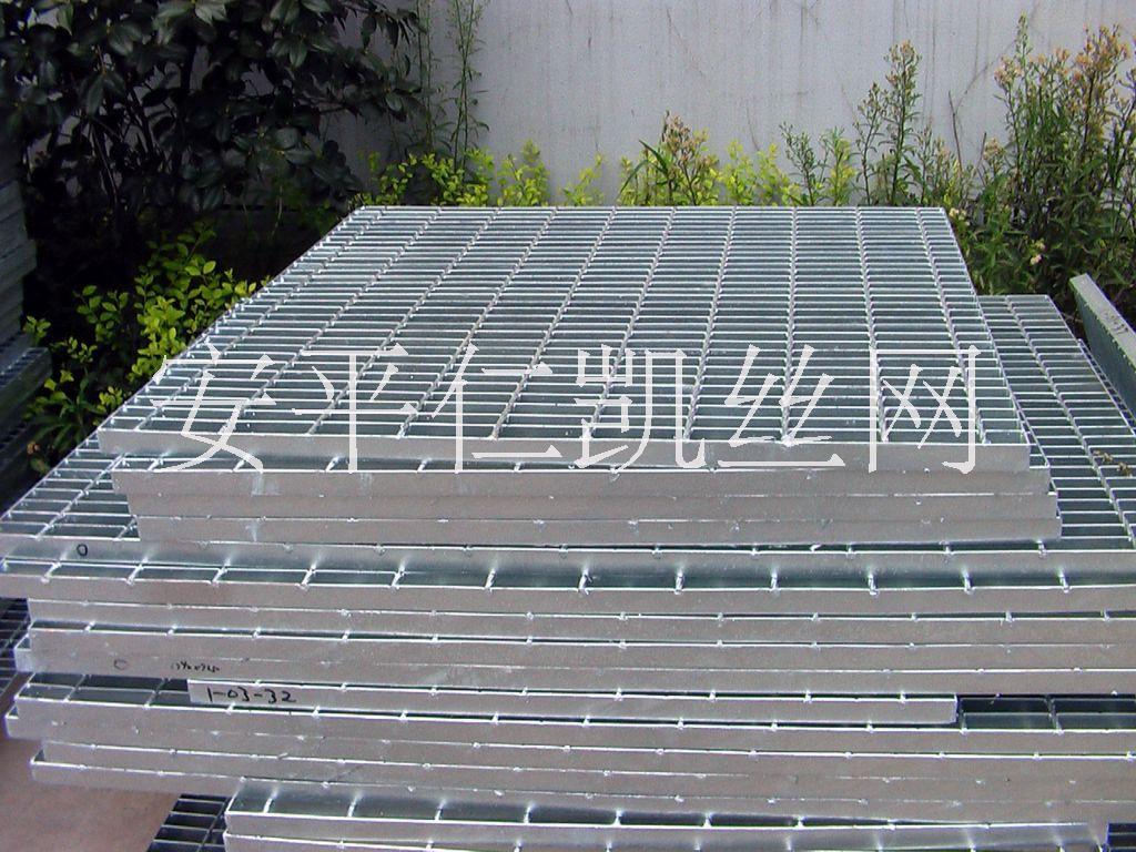 廠家供應(yīng)熱鍍鋅鋼格板 定做鋼格板