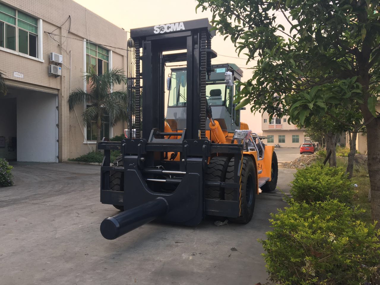 鋼卷25噸叉車 優(yōu)質(zhì)鋼鐵25噸叉車廠家電話采購(gòu)25噸鋼材叉車商機(jī)行情