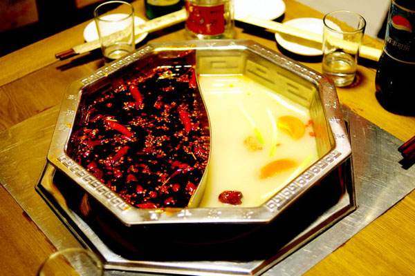 旋轉(zhuǎn)小火鍋培訓 小火鍋店加盟0費用 飲品奶茶哪家好