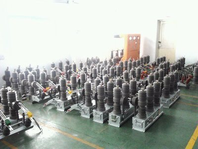 ZW32-12帶隔離的真空斷路器