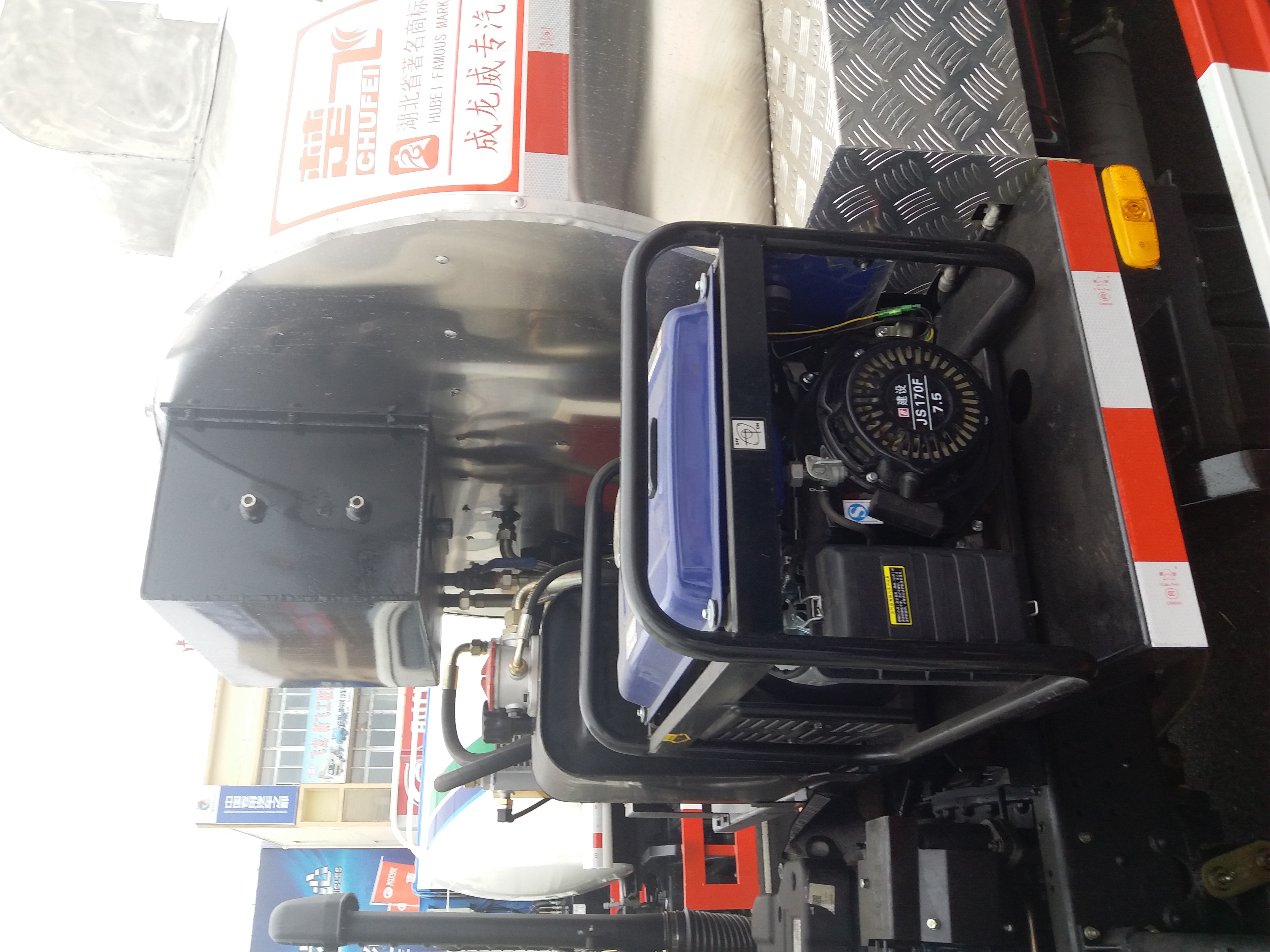 瑞安智能型灑布車供應(yīng)商@瑞安全自動瀝青灑布車廠家@瑞安瀝青灑布車