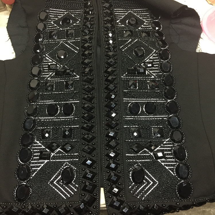 專業(yè)繡花加工 手工釘珠加工 專業(yè)定制繡花加工 手工釘珠加工