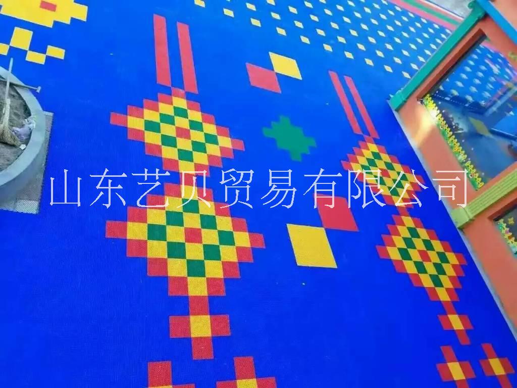 懸浮地板 幼兒園人工草坪 幼兒園長廊架 炭燒積木