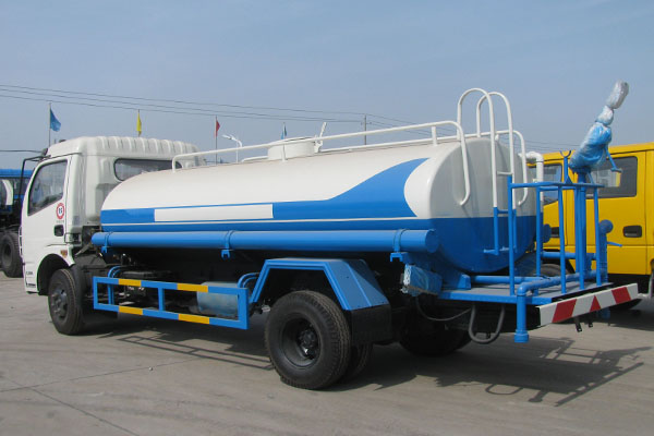 吉林東風(fēng)牌5噸綠化灑水車多少錢 吉林東風(fēng)牌5噸綠化灑水車多少錢