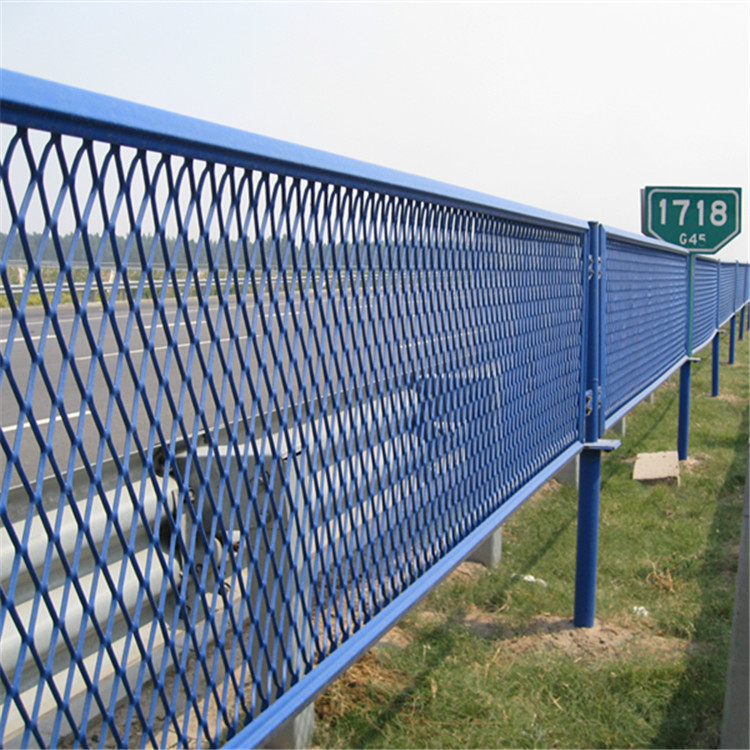 廠家專業(yè)定做安裝 高速公路防眩網(wǎng) 鋼板網(wǎng)護欄