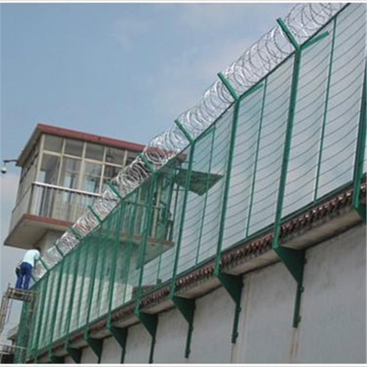 廠家專業(yè)定做安裝 監(jiān)獄刺繩護欄網(wǎng) 防攀爬網(wǎng)