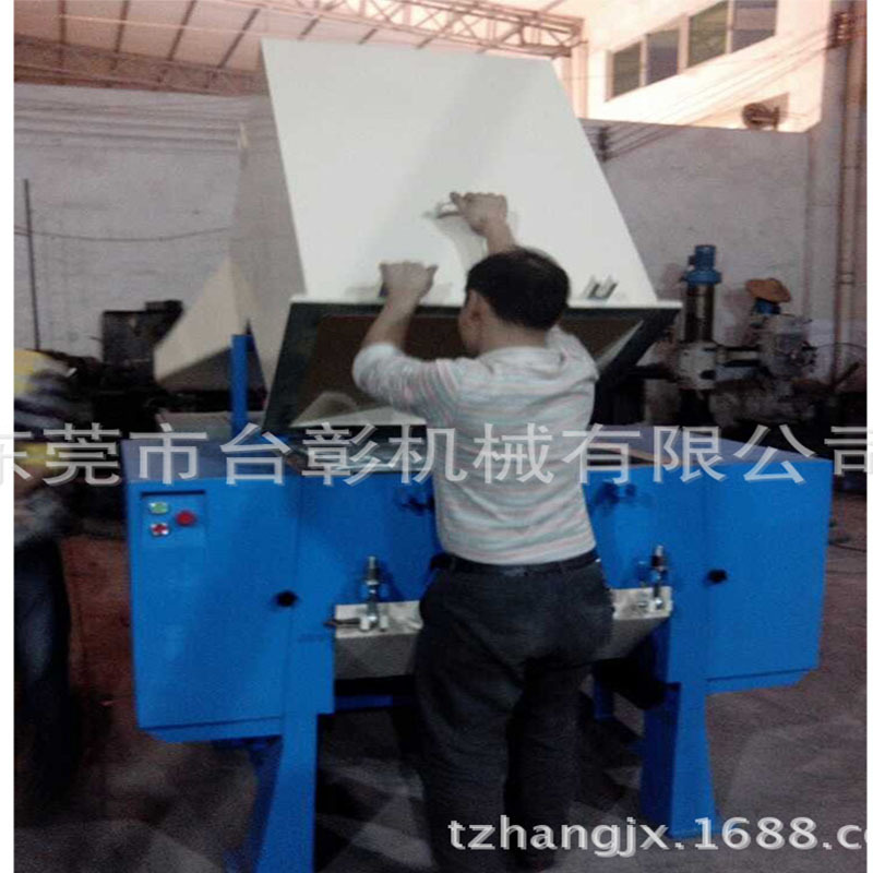 青海破碎機價格，玉米秸稈粉碎機多少錢一臺，多功能粉碎機圖片