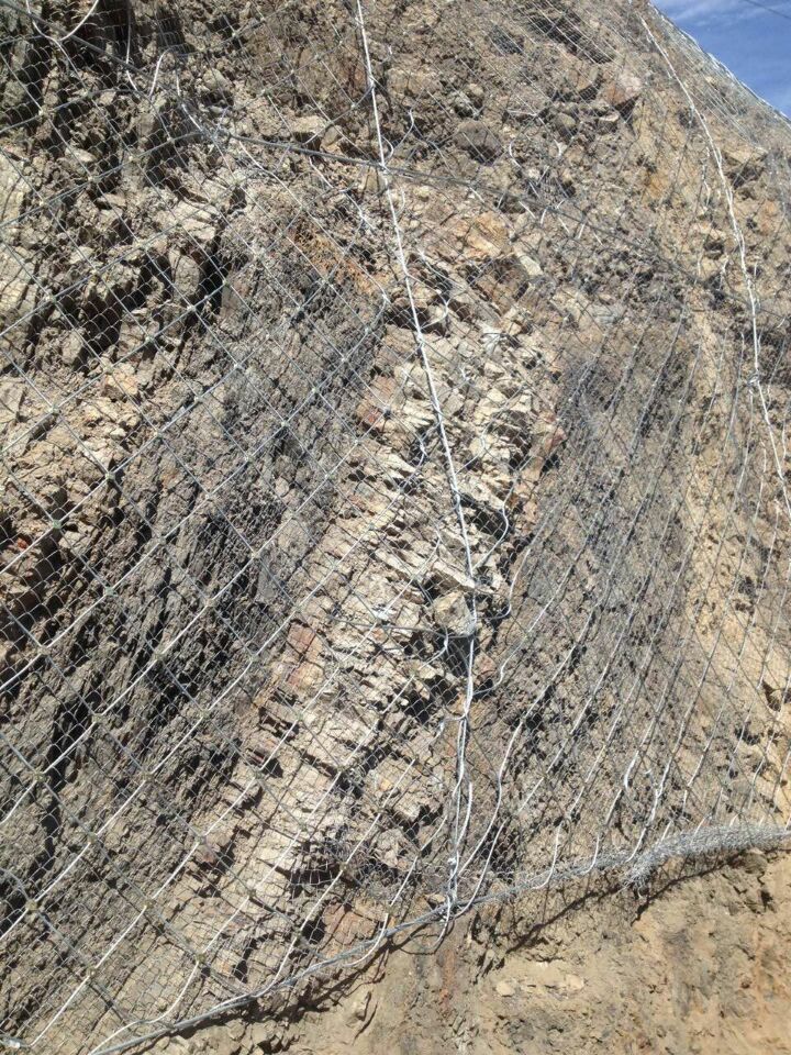 河北邊坡防護網(wǎng) 邊坡防護網(wǎng)價格  邊坡防護網(wǎng)廠 邊坡防護網(wǎng)供應(yīng)商 點擊河北臣運絲網(wǎng)