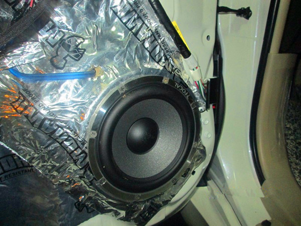 濰坊汽車音響改裝 豐田普拉多音響改裝勁浪165V33 濰坊成功專業(yè)汽車音響改裝