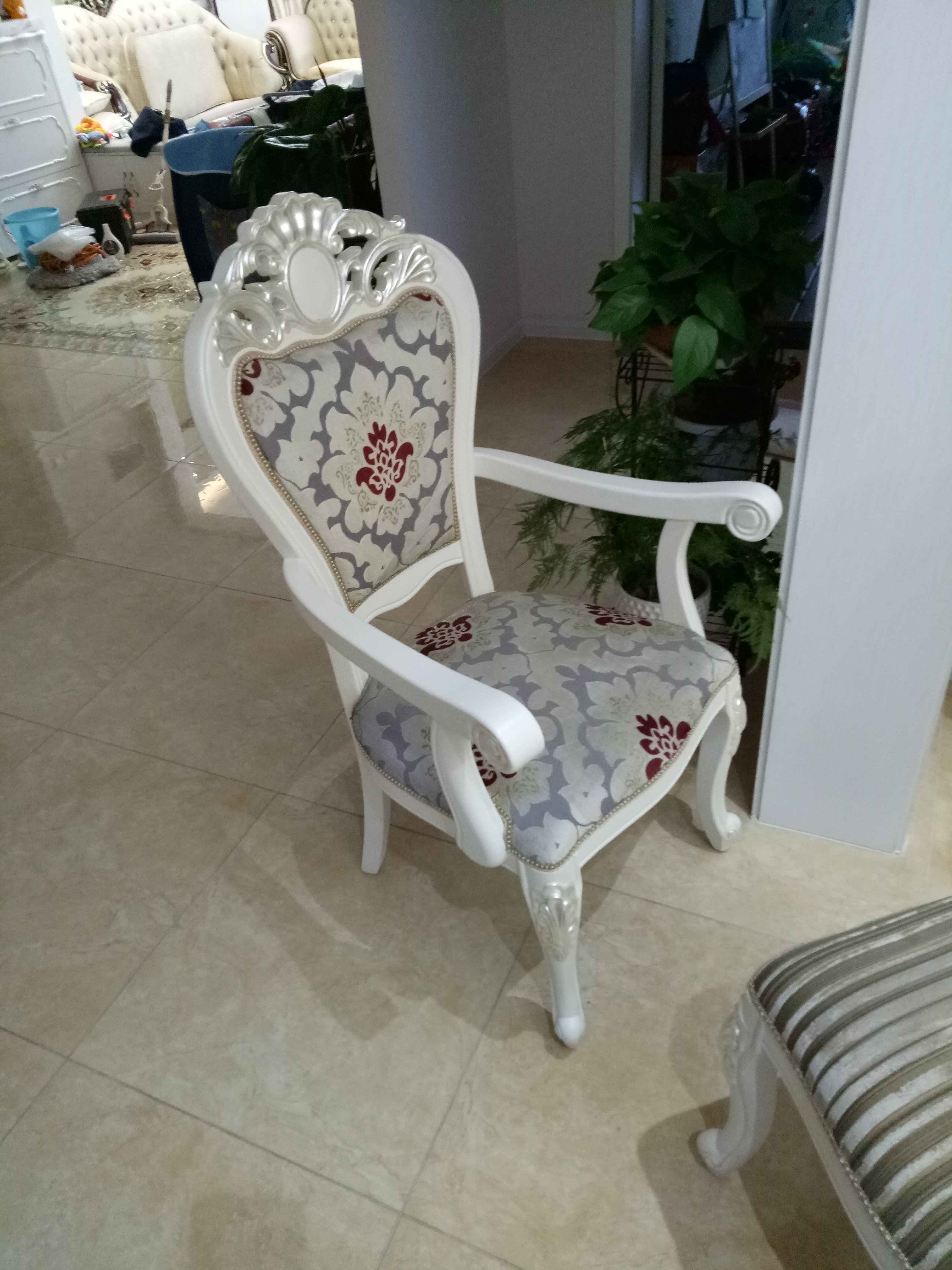 青島專業(yè)清洗沙發(fā)，清洗餐椅，青島哪家清洗沙發(fā)好