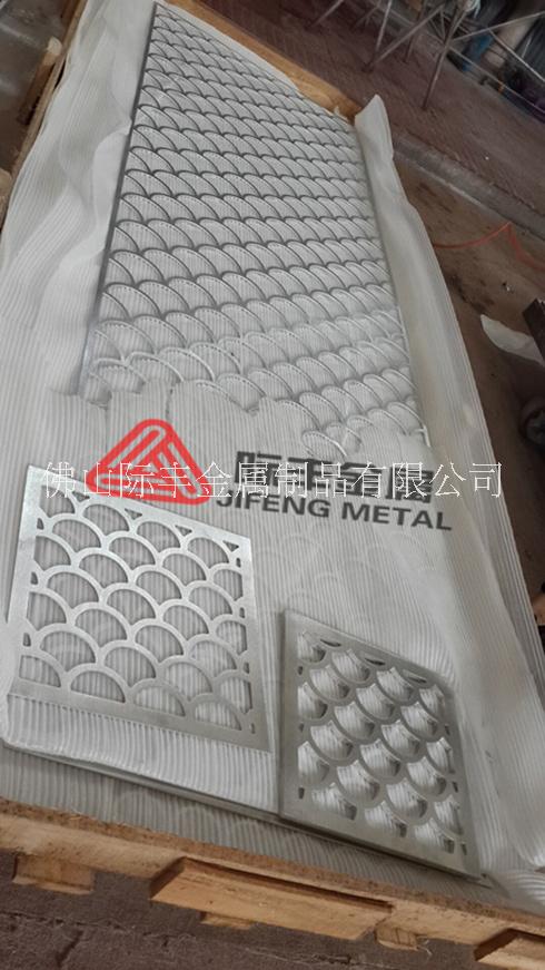 不銹鋼鏤空屏風(fēng)-經(jīng)典不銹鋼屏風(fēng)