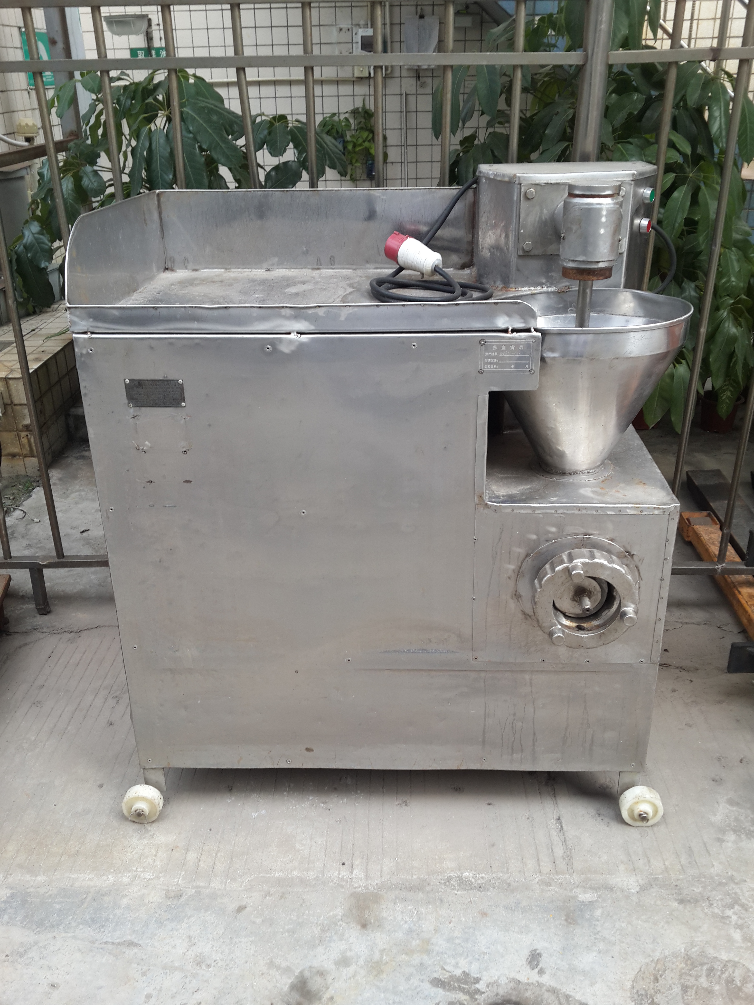 魚丸42絞肉機食品加工設(shè)備深圳廠家直銷