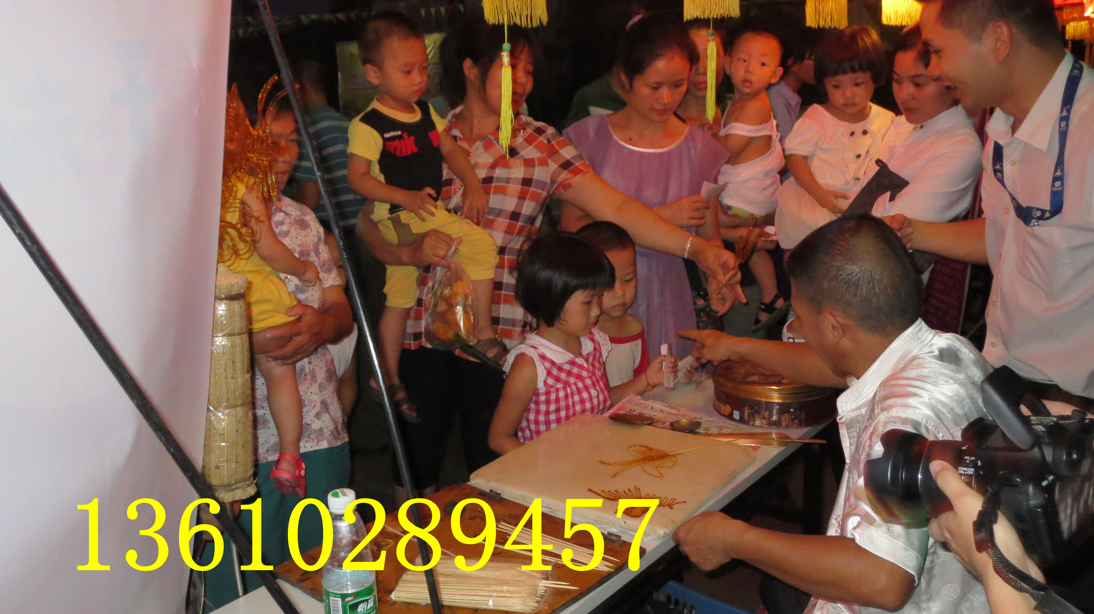 糖畫師傅演出 廣州糖畫師傅節(jié)目 廣州民間藝術(shù)糖畫表演 廣州糖畫民間藝術(shù)節(jié)目廣州糖畫節(jié)目