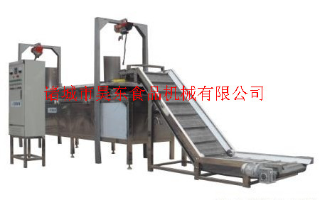網(wǎng)帶式清蒸刀魚油炸全套設(shè)備 全自動刀魚油炸流水線