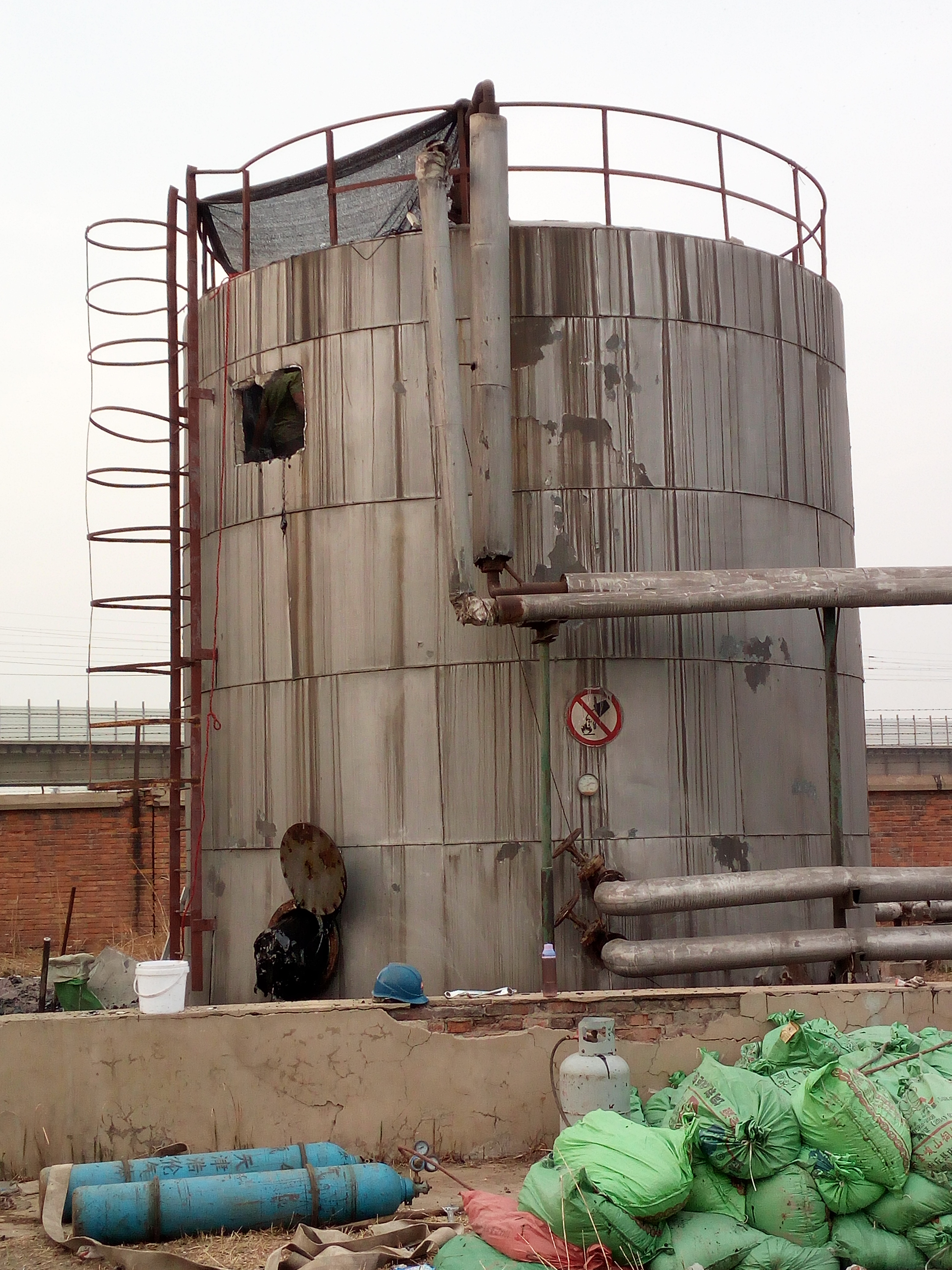 山東清理瀝青罐價(jià)格和公司 回收瀝青 回收丁苯橡膠 回收SBS