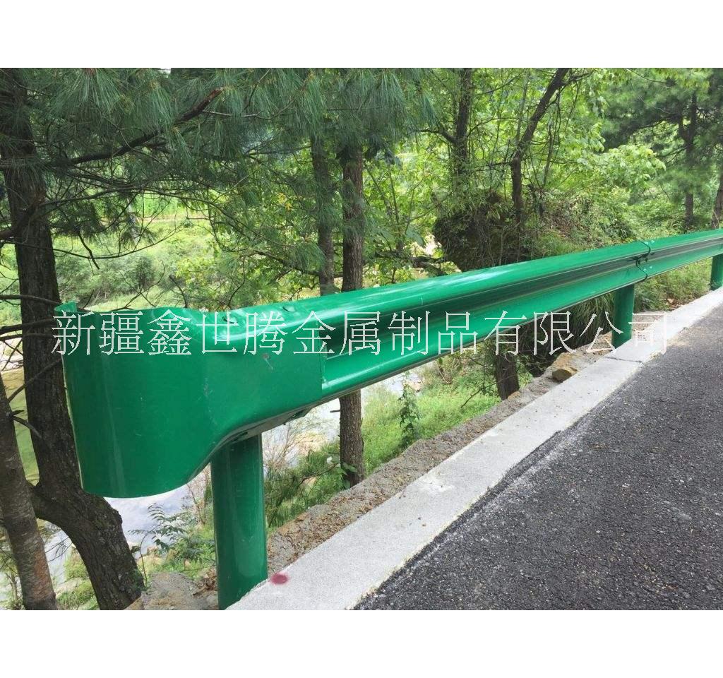 烏魯木齊公路波形梁鋼護欄報價 新疆高速公路防撞護欄板廠家
