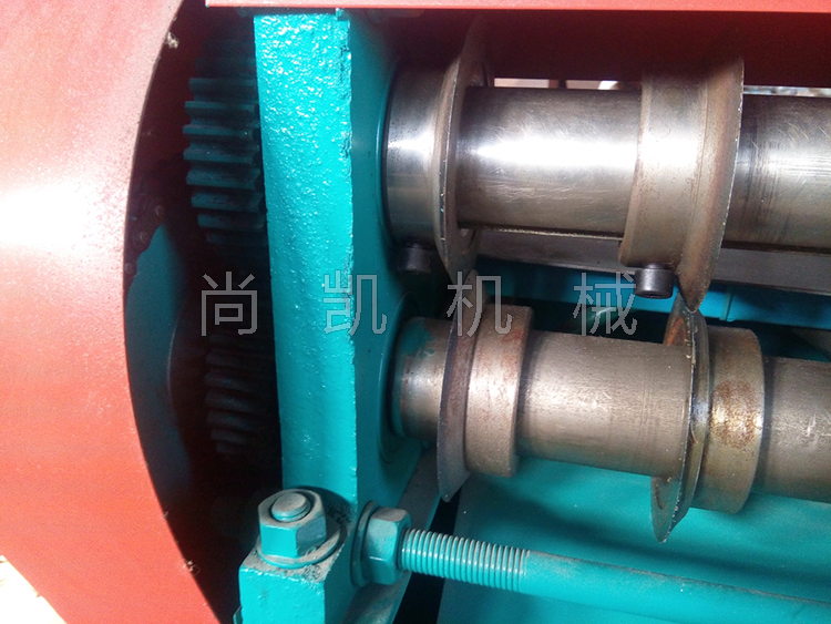 廠價直銷1600型多功能裁剪分條機 電動開條設備 液壓切膠機 切條機5500元優(yōu)惠促銷