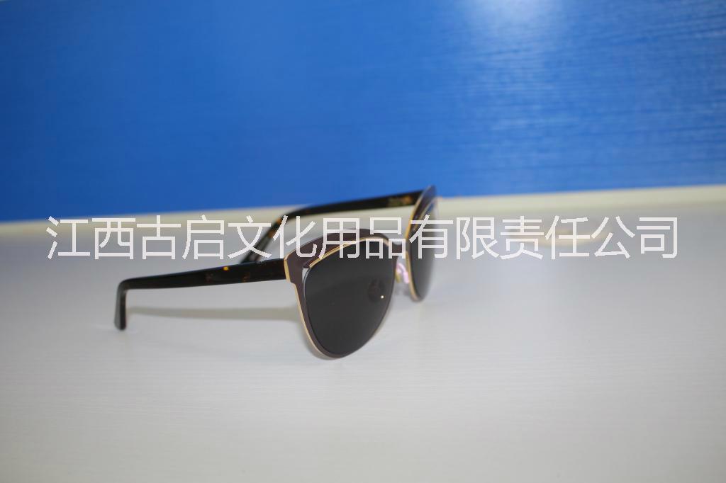 時(shí)尚經(jīng)典太陽(yáng)鏡 時(shí)尚太陽(yáng)鏡