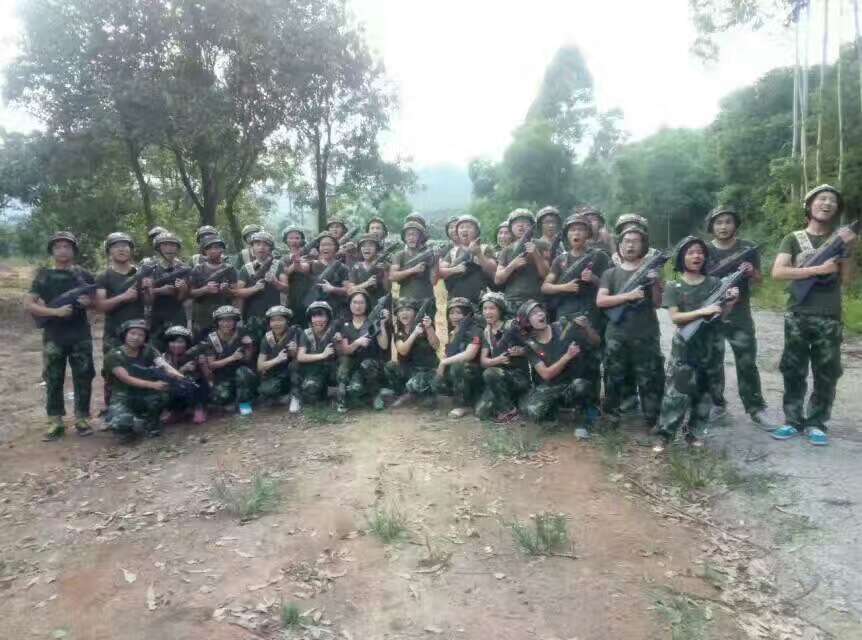 深圳農(nóng)家樂深圳公司團(tuán)隊?wèi)敉庖蝗沼?  title=