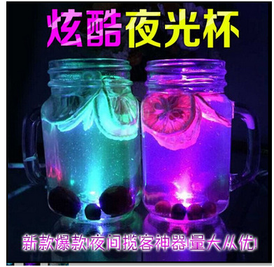 爆款發(fā)光杯公雞杯發(fā)光玻璃杯冰淇淋杯甜品杯奶茶杯四方玻璃把手杯