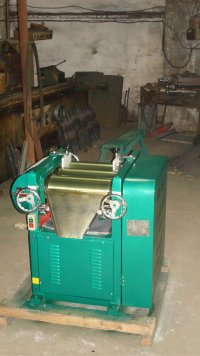 油墨唇膏口紅化妝品機(jī)器色漿色料粉底研磨機(jī) S160型三輥研磨機(jī)