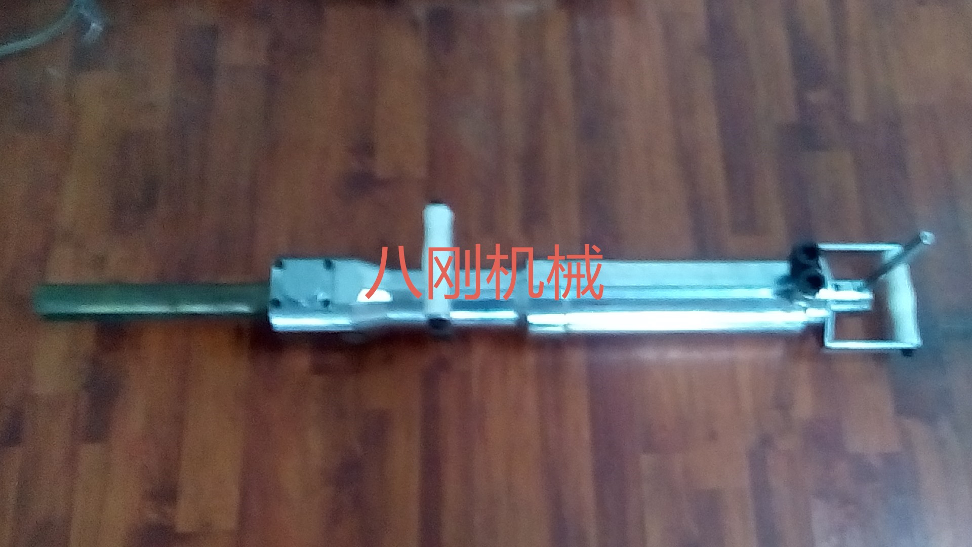 劈裂機(jī)，巖石基坑劈裂機(jī)，隧道開(kāi)采劈裂機(jī)，涵洞掘進(jìn)劈裂機(jī)，孤石破碎劈裂機(jī)