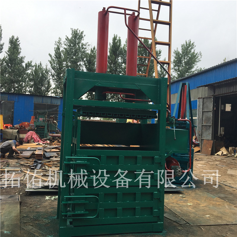 木皮液壓打包機廠家，立式液壓打包機供應(yīng)商，木皮液壓打包機報價