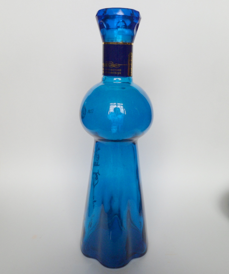 新款酒瓶高白料異形瓶藍(lán)色經(jīng)典玻璃酒瓶500ml白酒瓶*宴席用酒