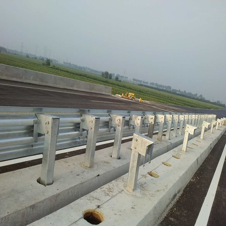 正寧公路護(hù)欄批發(fā)廠家