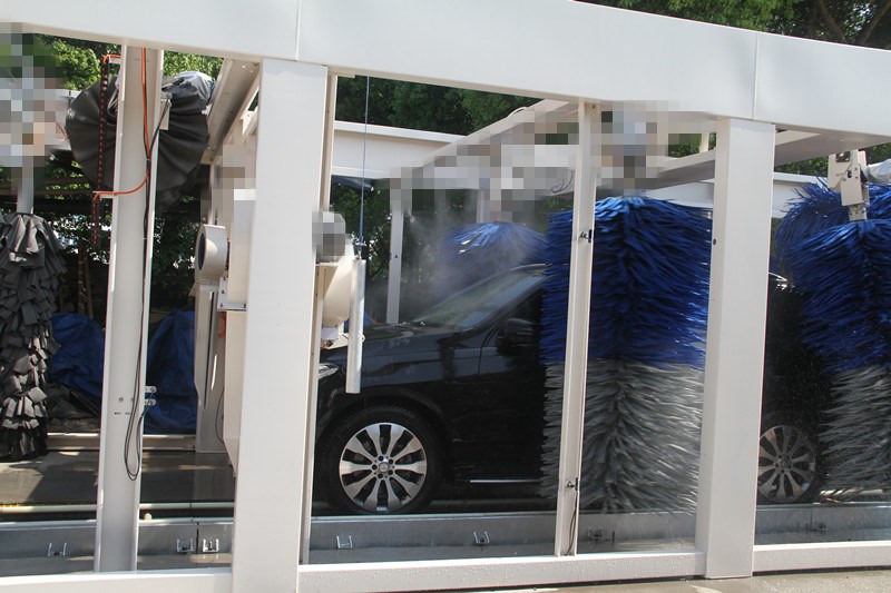 九刷 隧道式洗車機(jī)