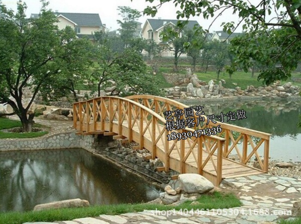 專業(yè)供應平板木橋 園林景觀木橋 花園小木橋定制 防腐木木橋