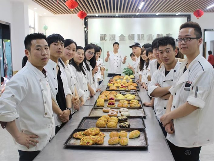 生日蛋糕培訓(xùn)學(xué)校 蛋糕培訓(xùn)學(xué)校