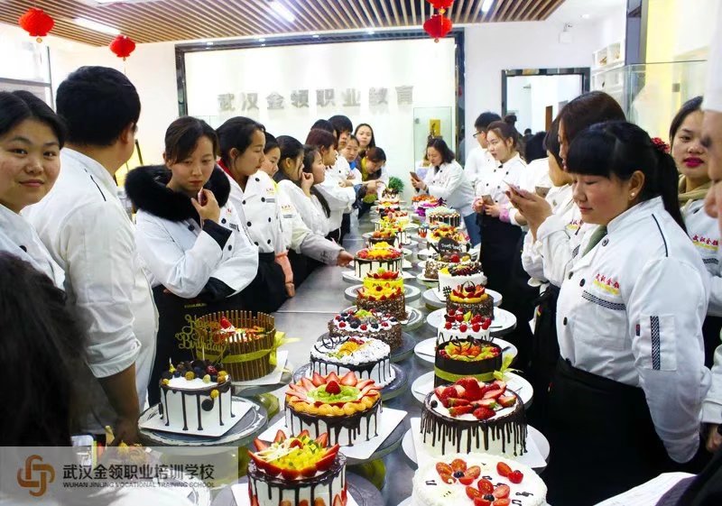 生日蛋糕培訓(xùn)學(xué)校 蛋糕培訓(xùn)學(xué)校