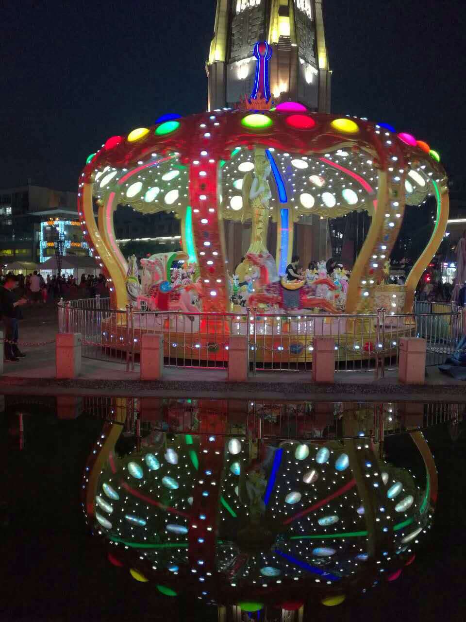 皇冠形狀旋轉(zhuǎn)木馬 皇冠形狀旋轉(zhuǎn)木馬的廠家