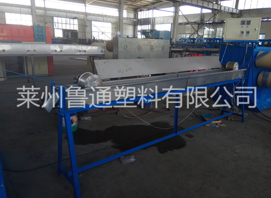 魯通生產(chǎn)優(yōu)質(zhì)*率高產(chǎn)出塑料圓絲拉絲機
