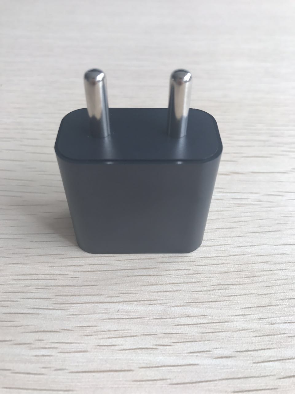 廠家直銷5V2A印度規(guī)充電器 流線型設(shè)計