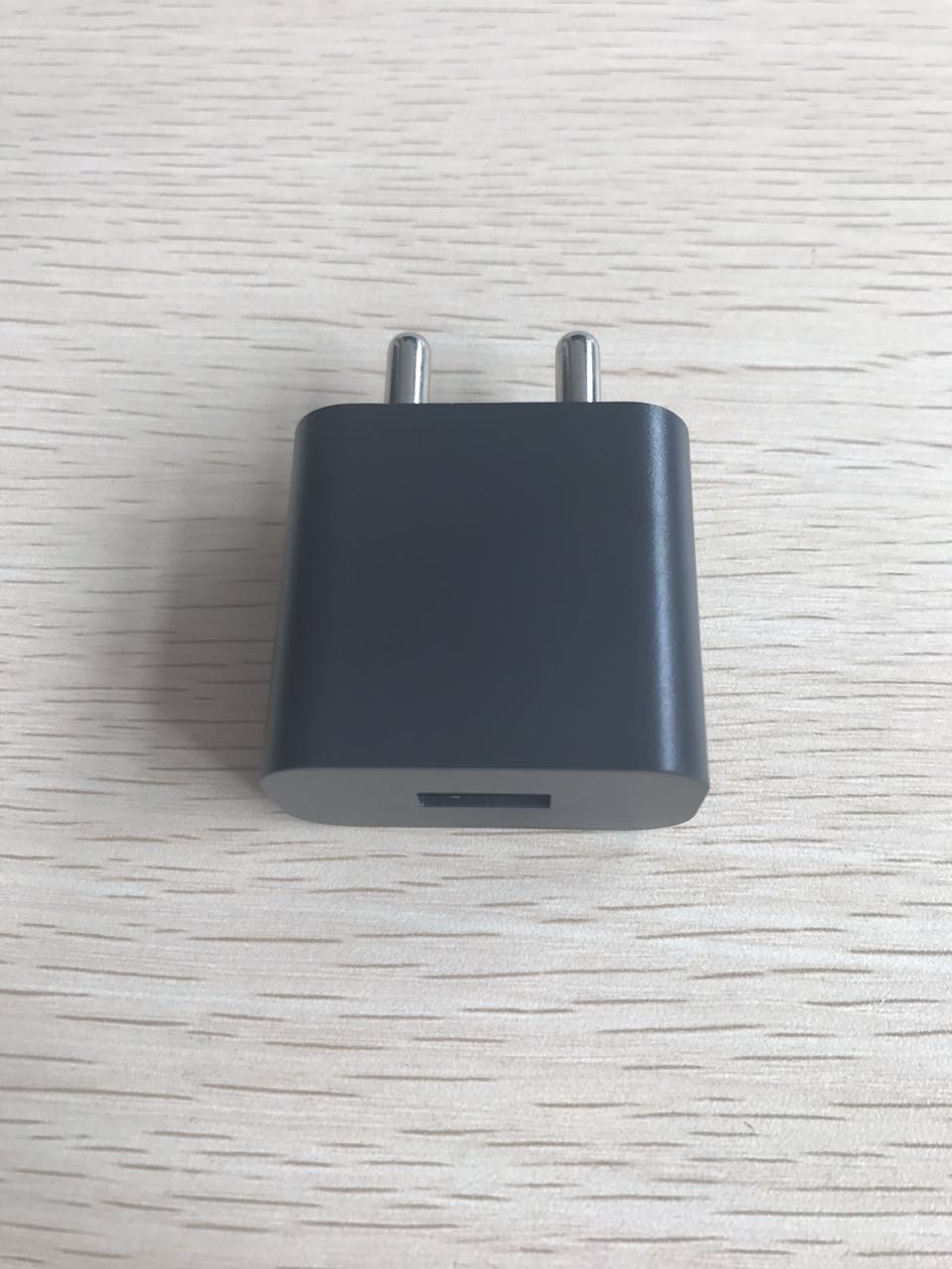 廠家直銷5V2A印度規(guī)充電器 流線型設(shè)計
