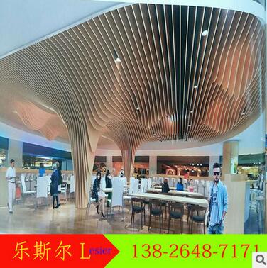 弧形鋁方通吊頂生產(chǎn)廠家 鋁方通規(guī)格 防火墻面裝飾弧形鋁方通 廈門木紋鋁方管
