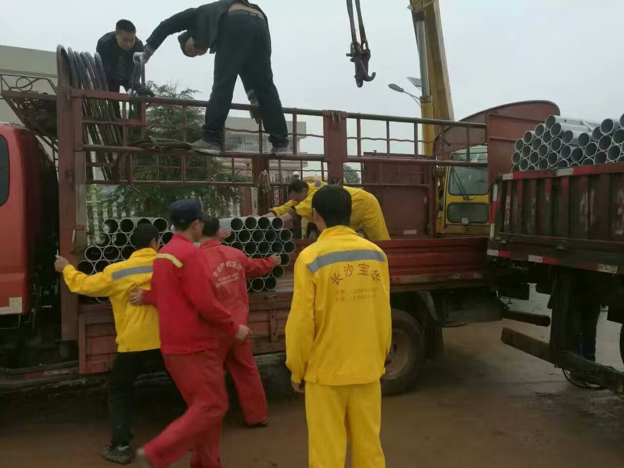 波形護(hù)欄價(jià)格 供應(yīng)長(zhǎng)沙高速公路波形護(hù)欄