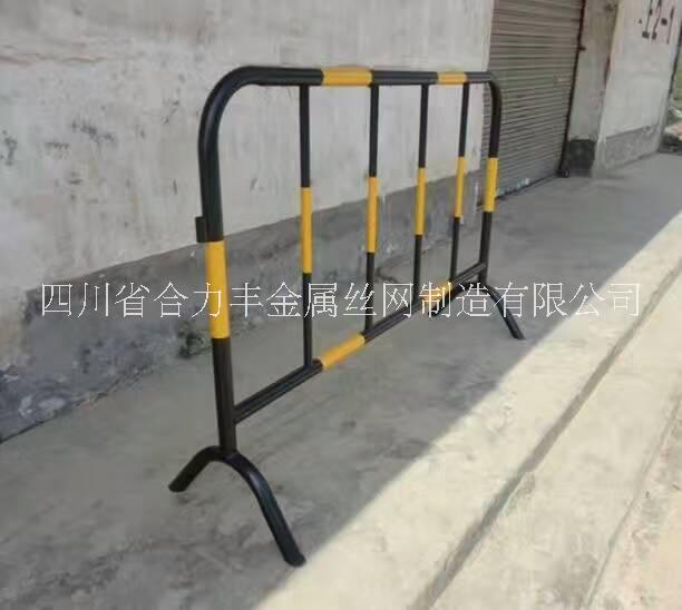 供應(yīng)交通安全隔離防護(hù)鐵馬護(hù)欄 批發(fā)道路施工噴塑移動道路防護(hù)欄鐵馬護(hù)欄