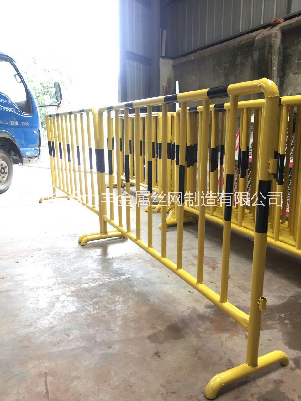 供應(yīng)交通安全隔離防護(hù)鐵馬護(hù)欄 批發(fā)道路施工噴塑移動道路防護(hù)欄鐵馬護(hù)欄